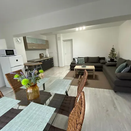 Apartman Pod Stranou Apartment *